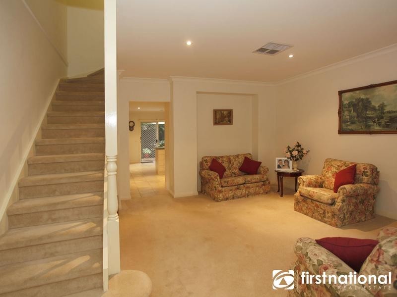 2/51 Peel Street, Berwick VIC 3806