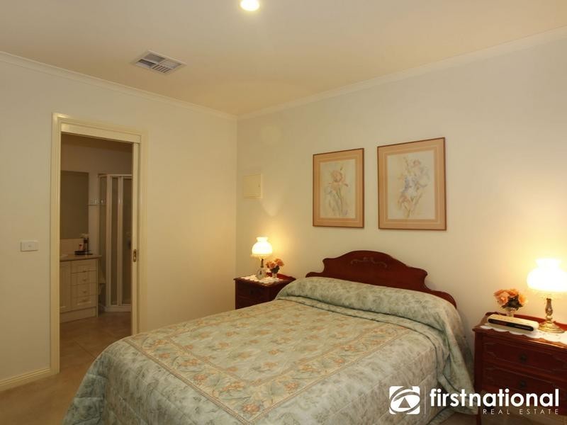 2/51 Peel Street, Berwick VIC 3806