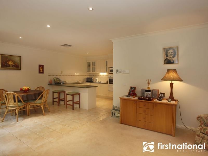 2/51 Peel Street, Berwick VIC 3806