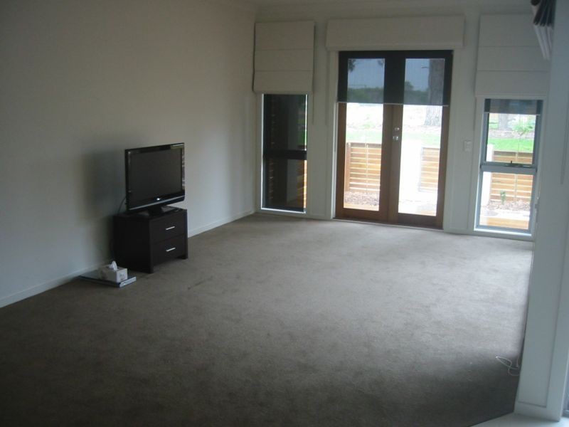 8 Manna Row, Officer VIC 3809