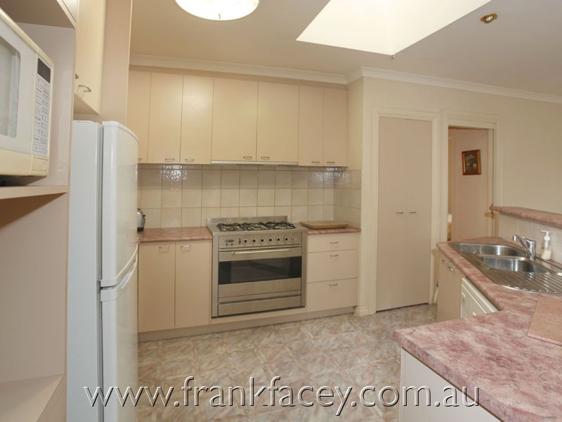 42 Peel Street, Berwick VIC 3806