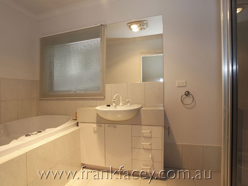 42 Peel Street, Berwick VIC 3806