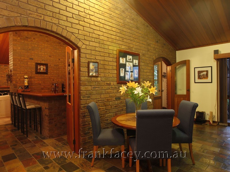 240 Huxtable Road, Pakenham Upper VIC 3810