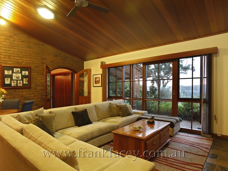 240 Huxtable Rd, Pakenham Upper VIC 3810