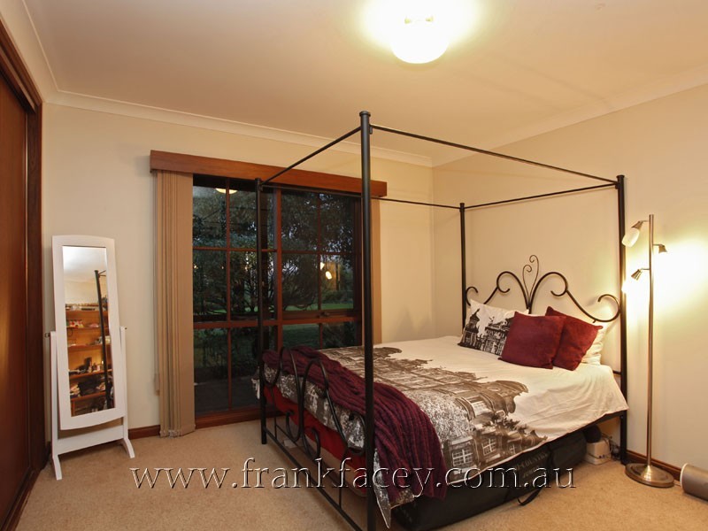 240 Huxtable Rd, Pakenham Upper VIC 3810