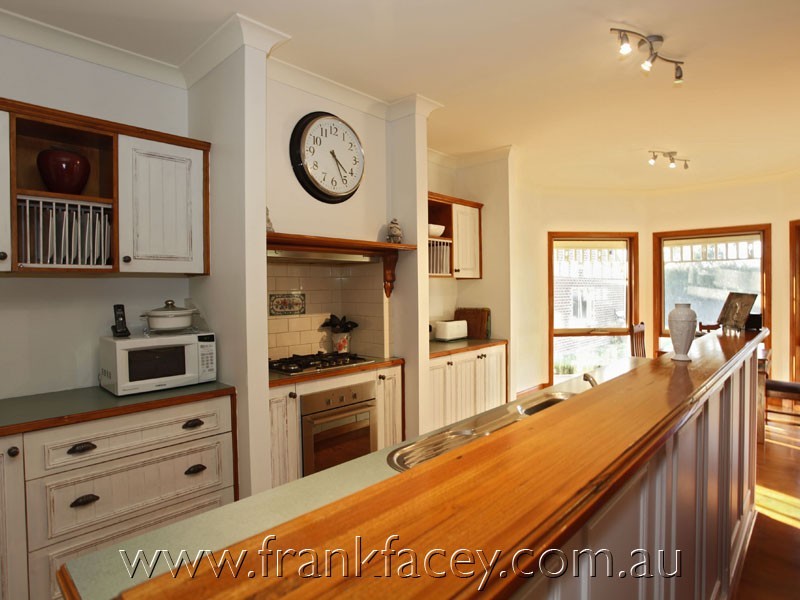 8 Bellaire Court, Narre Warren North VIC 3804