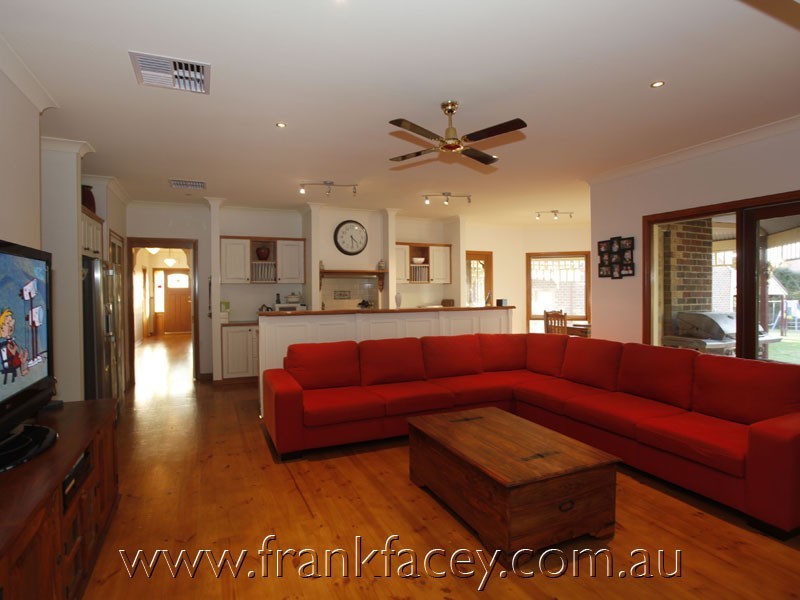 8 Bellaire Court, Narre Warren North VIC 3804