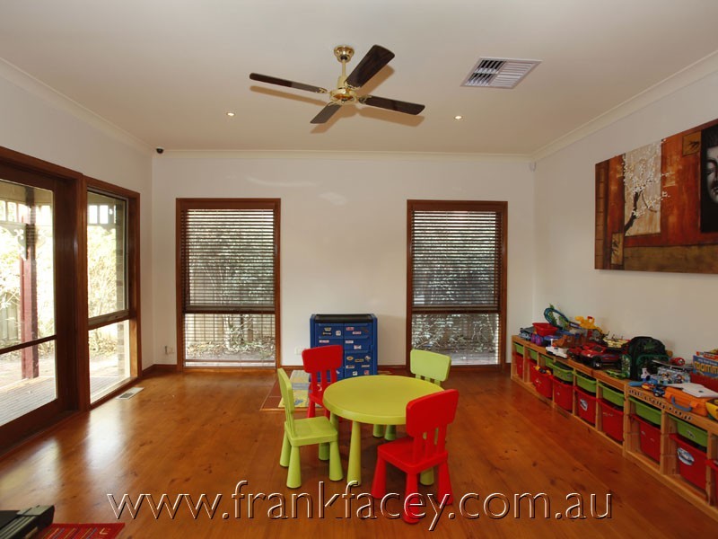 8 Bellaire Court, Narre Warren North VIC 3804