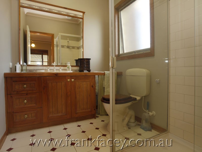 8 Bellaire Court, Narre Warren North VIC 3804