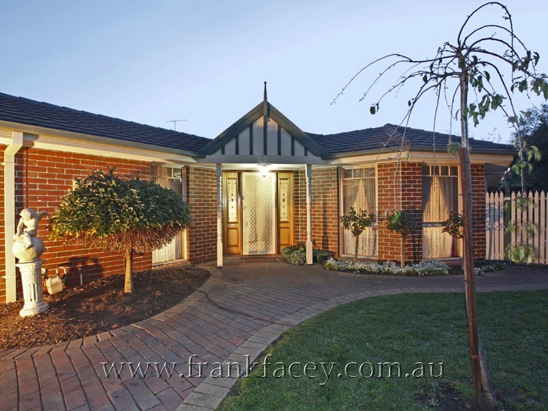 27 Melville Park Drive, Berwick VIC 3806