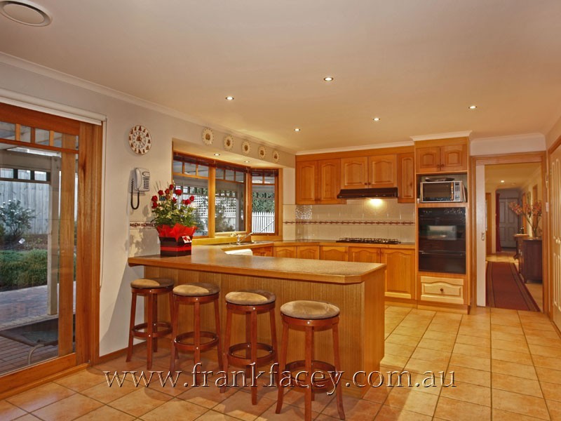 27 Melville Park Drive, Berwick VIC 3806