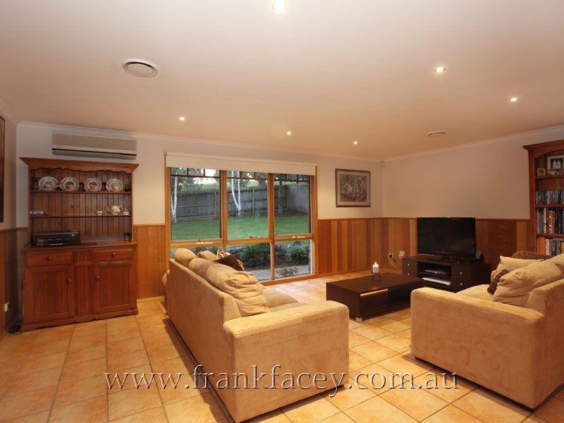 27 Melville Park Drive, Berwick VIC 3806