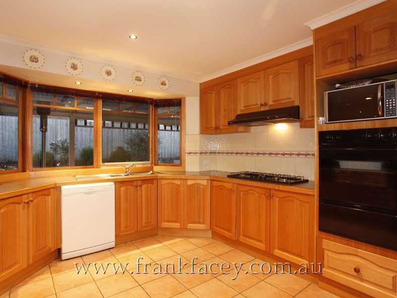 27 Melville Park Drive, Berwick VIC 3806