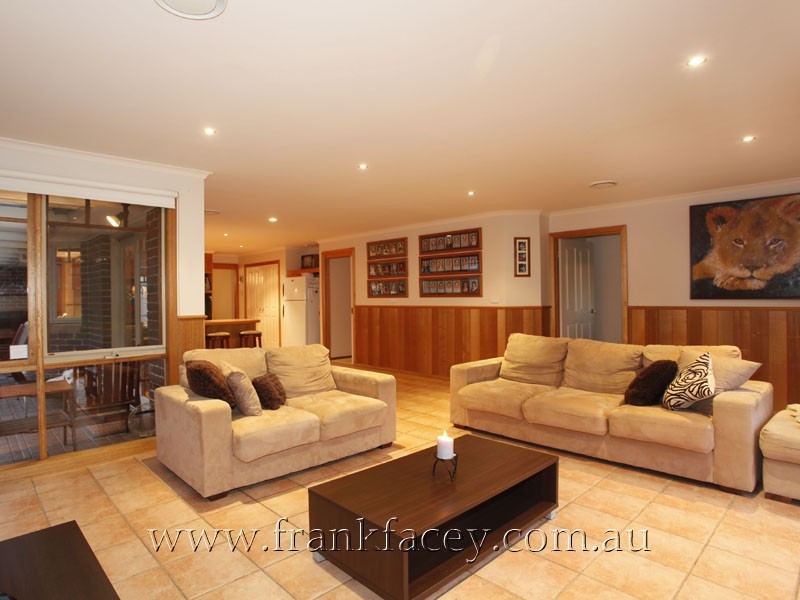 27 Melville Park Drive, Berwick VIC 3806