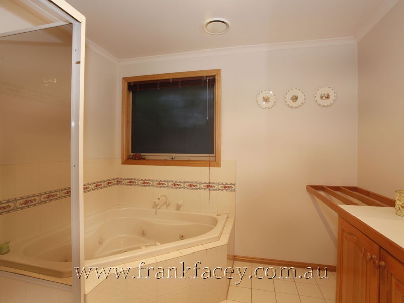 27 Melville Park Drive, Berwick VIC 3806