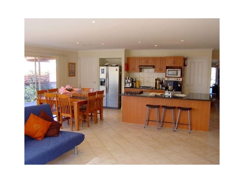 6 Mountain View Crescent, Beaconsfield VIC 3807