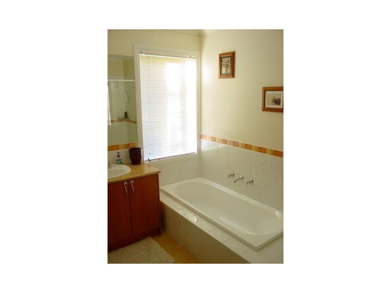 6 Mountain View Crescent, Beaconsfield VIC 3807