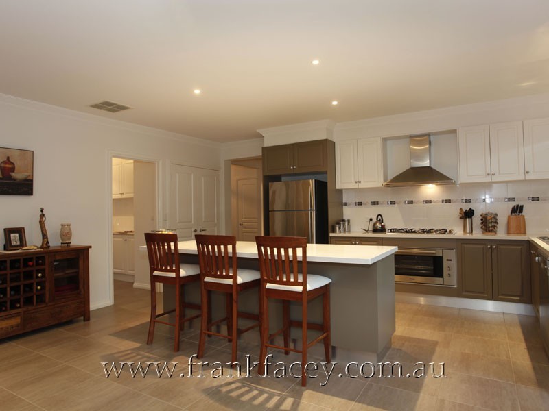 24 Piermont Drive, Berwick VIC 3806