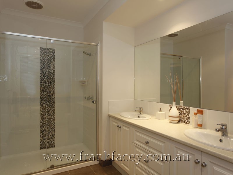 24 Piermont Drive, Berwick VIC 3806