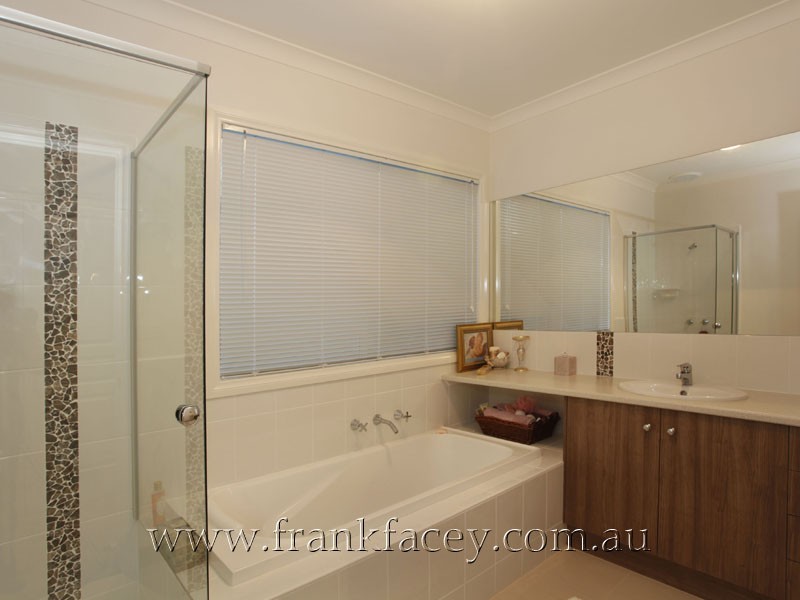 24 Piermont Drive, Berwick VIC 3806