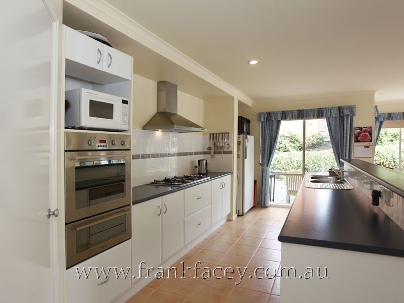 25 Cherry Tree Lane, Narre Warren VIC 3805