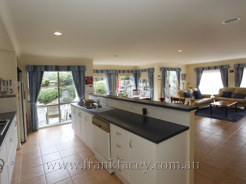 25 Cherry Tree Lane, Narre Warren VIC 3805