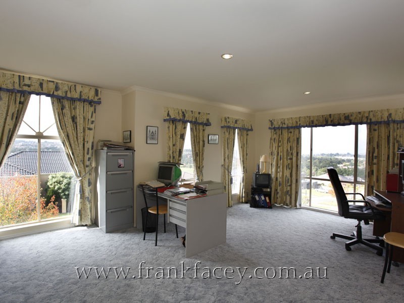 25 Cherry Tree Lane, Narre Warren VIC 3805