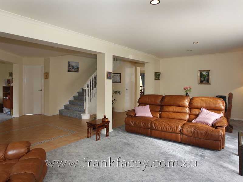 25 Cherry Tree Lane, Narre Warren VIC 3805