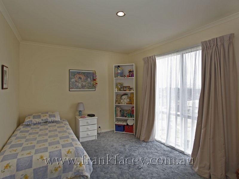 25 Cherry Tree Lane, Narre Warren VIC 3805