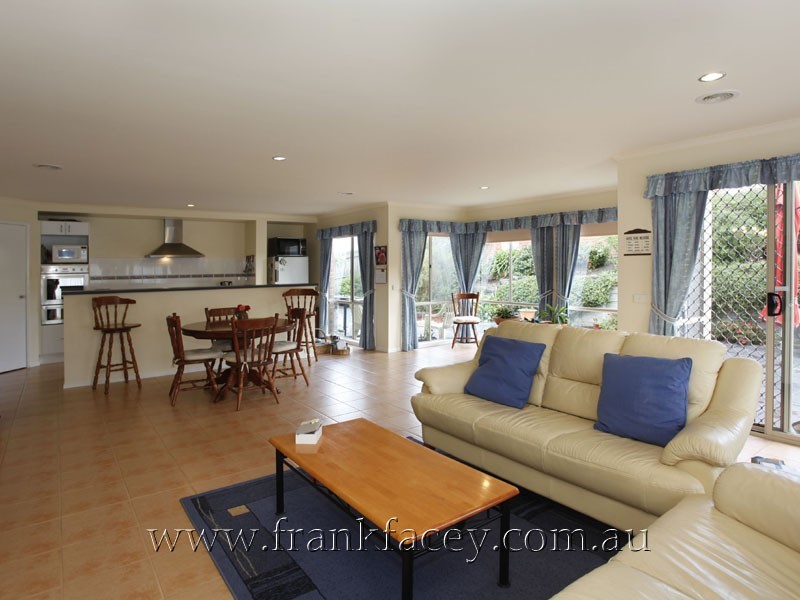 25 Cherry Tree Lane, Narre Warren VIC 3805