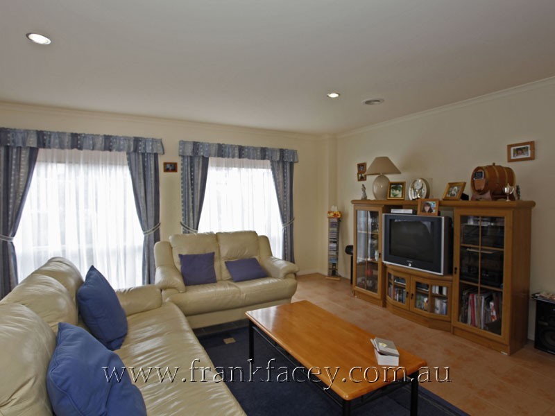 25 Cherry Tree Lane, Narre Warren VIC 3805