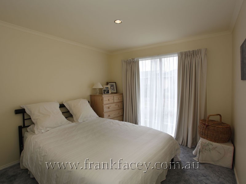 25 Cherry Tree Lane, Narre Warren VIC 3805