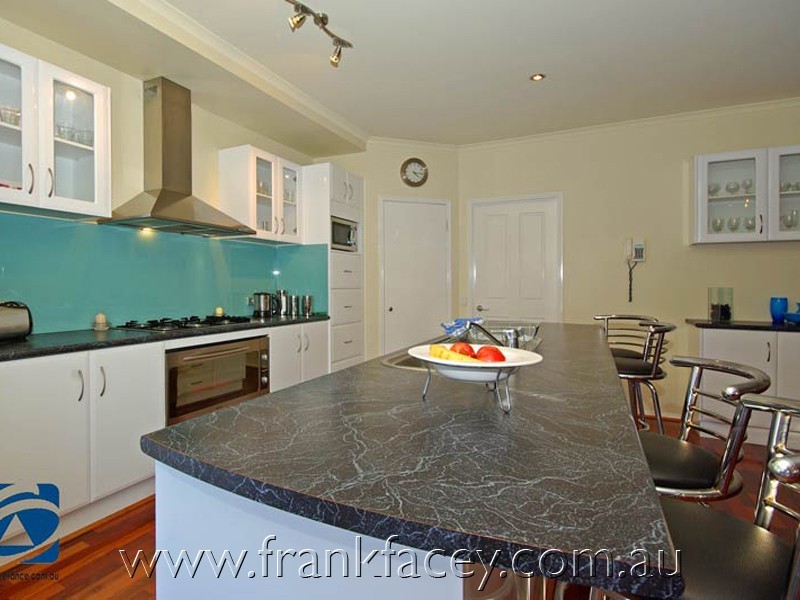 16 Pendulum Place, Berwick VIC 3806