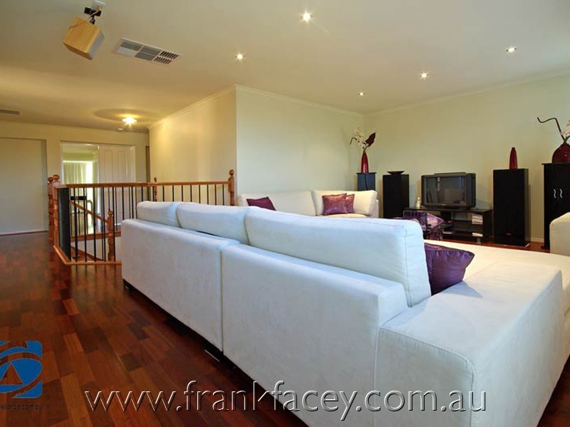 16 Pendulum Place, Berwick VIC 3806