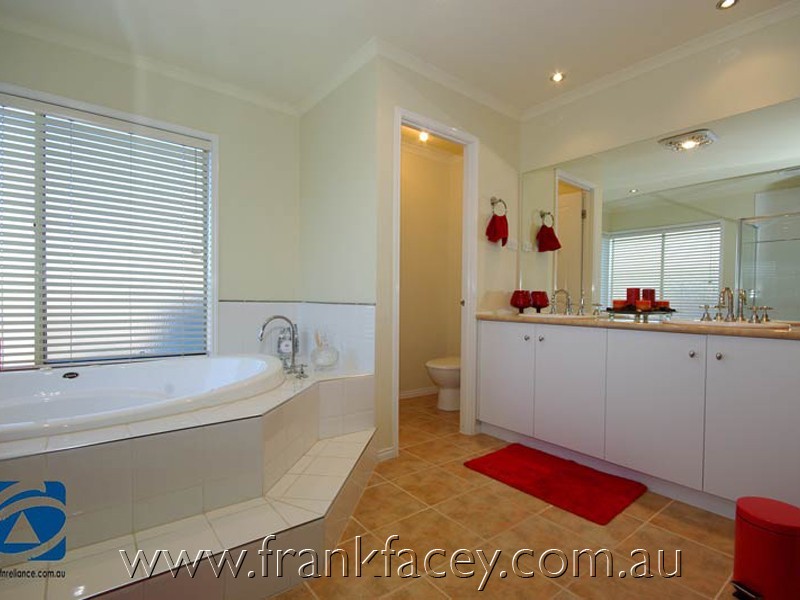 16 Pendulum Place, Berwick VIC 3806