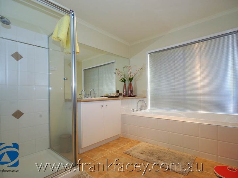 16 Pendulum Place, Berwick VIC 3806