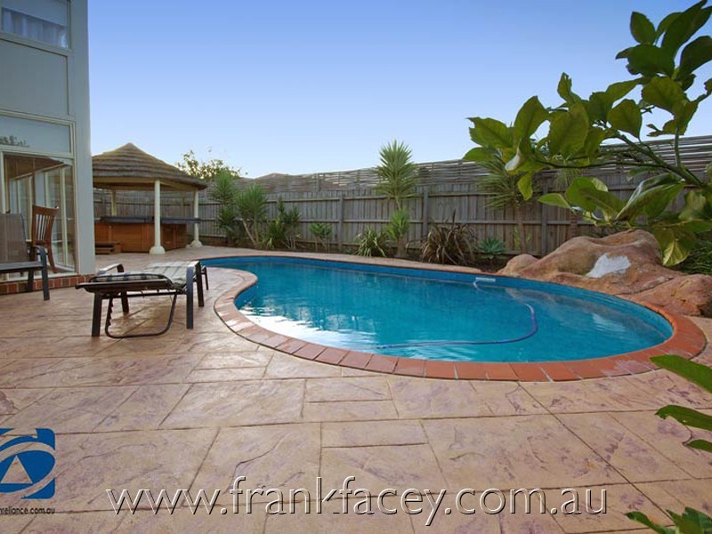 16 Pendulum Place, Berwick VIC 3806