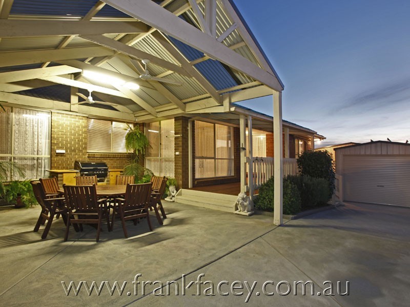 48 Caversham Terrace, Lynbrook VIC 3975