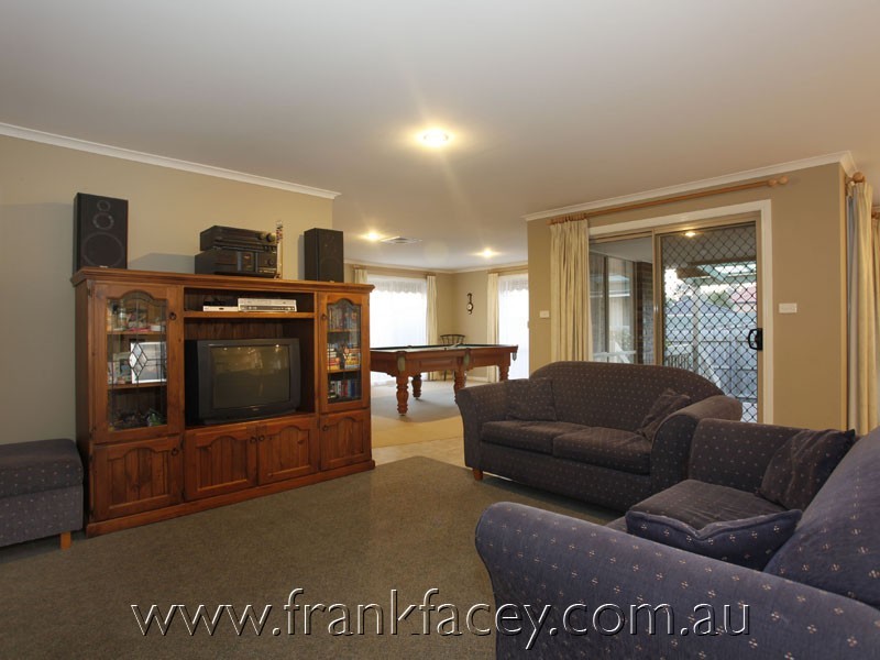 48 Caversham Terrace, Lynbrook VIC 3975