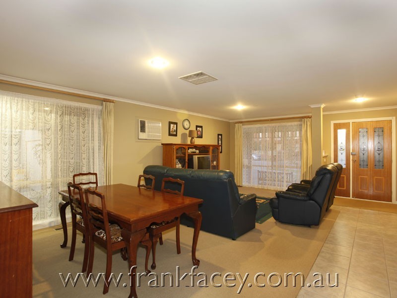 48 Caversham Terrace, Lynbrook VIC 3975