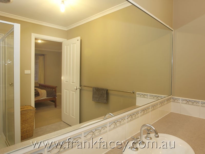 48 Caversham Terrace, Lynbrook VIC 3975