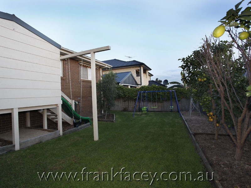 48 Caversham Terrace, Lynbrook VIC 3975