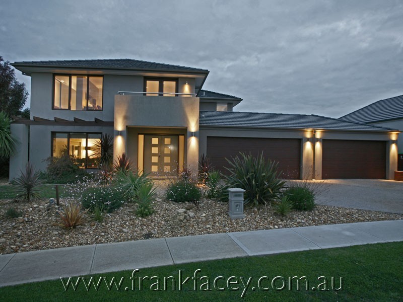 4 McNair Court, Berwick VIC 3806
