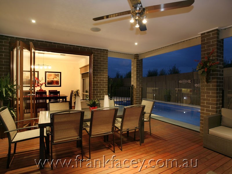 4 McNair Court, Berwick VIC 3806