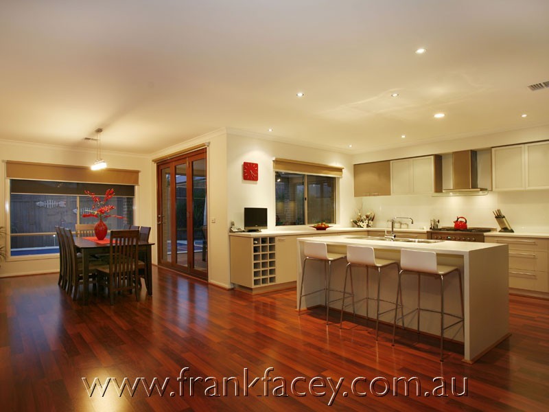 4 McNair Court, Berwick VIC 3806