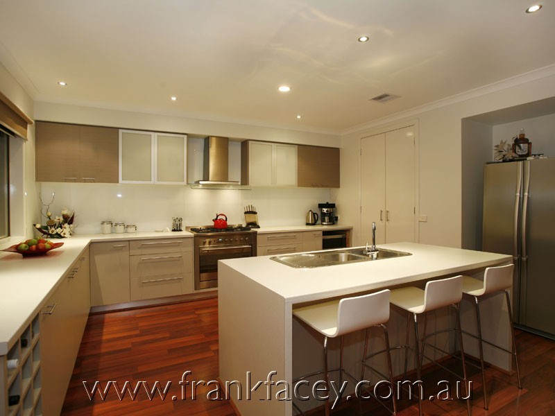 4 McNair Court, Berwick VIC 3806