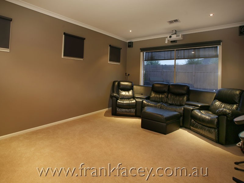 4 McNair Court, Berwick VIC 3806