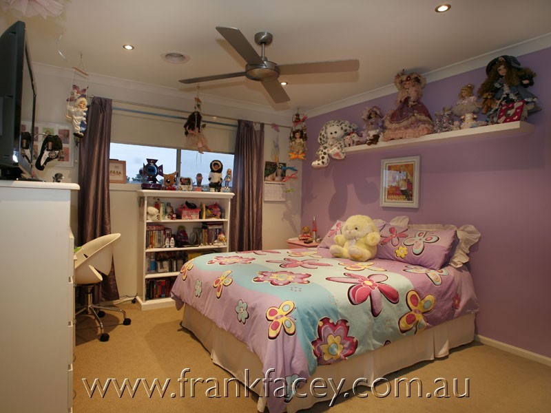 4 McNair Court, Berwick VIC 3806