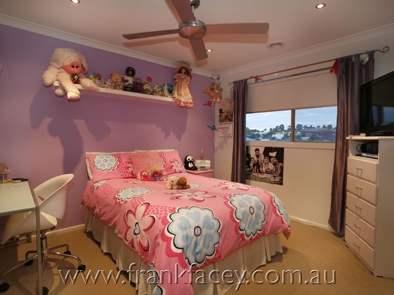 4 McNair Court, Berwick VIC 3806