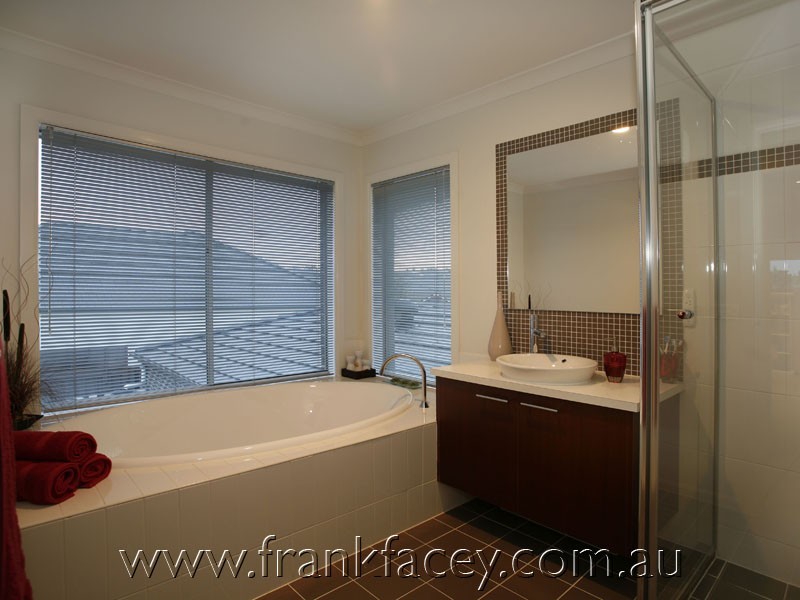 4 McNair Court, Berwick VIC 3806